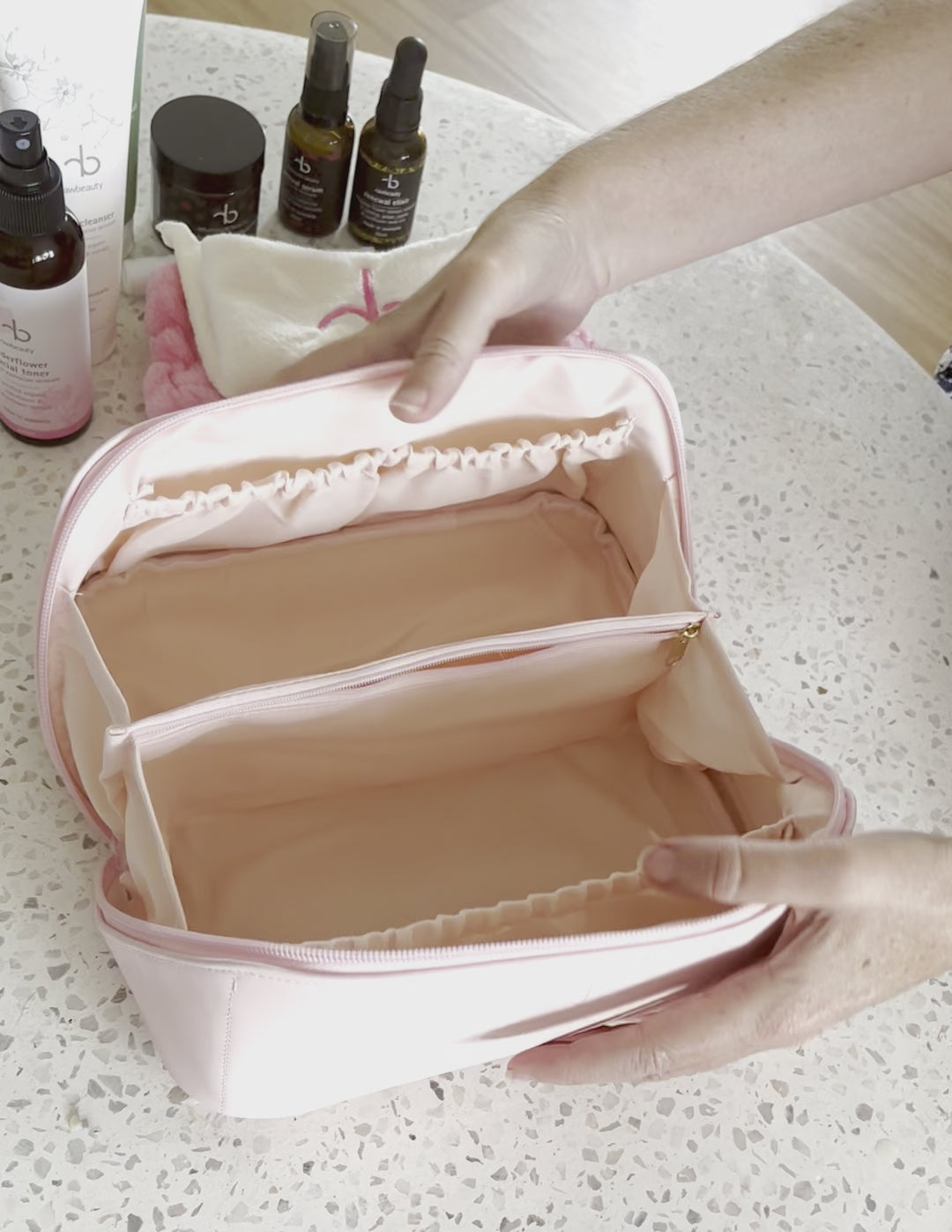 Jet-Set-Glow Beauty Bag -Skincare & Cosmetic Organiser